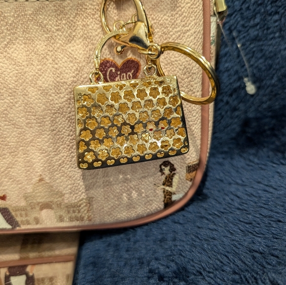 Michael Kors City print Crossbody Bag AND unbranded Bag Charm.  9.5x6.5x2", NWOT - Picture 10 of 13